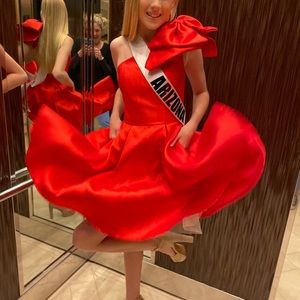 One shoulder dress jovanni dress.